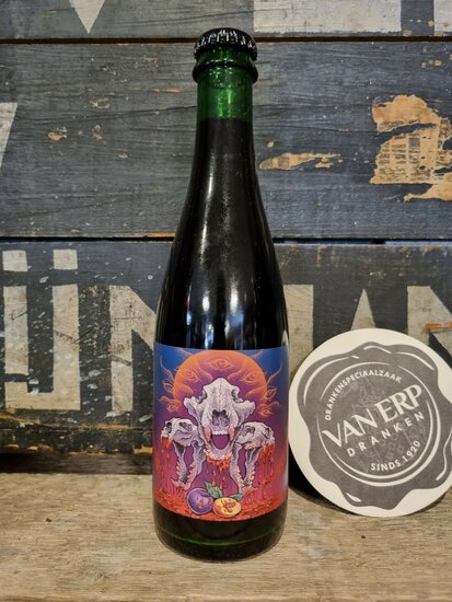 Holy Goat Brewing Crimson Curse Barrel Aged Flanders Red met abrikozen en pruimen.